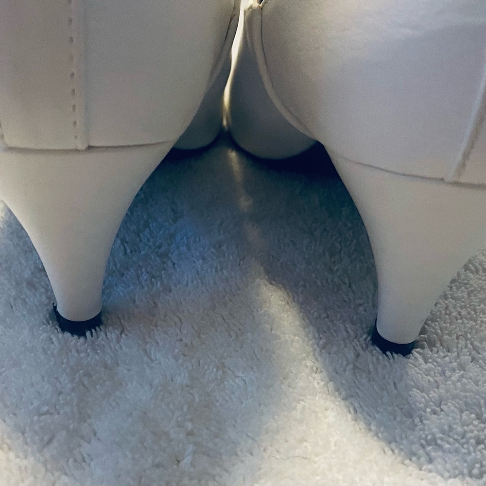 Brand New Pure White Ankle Boots By QUPID - Size 9 1/2 - Heel Height 2” - box 21 - Picture 6 of 7